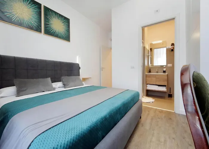 Lux House Гостевой дом Рим